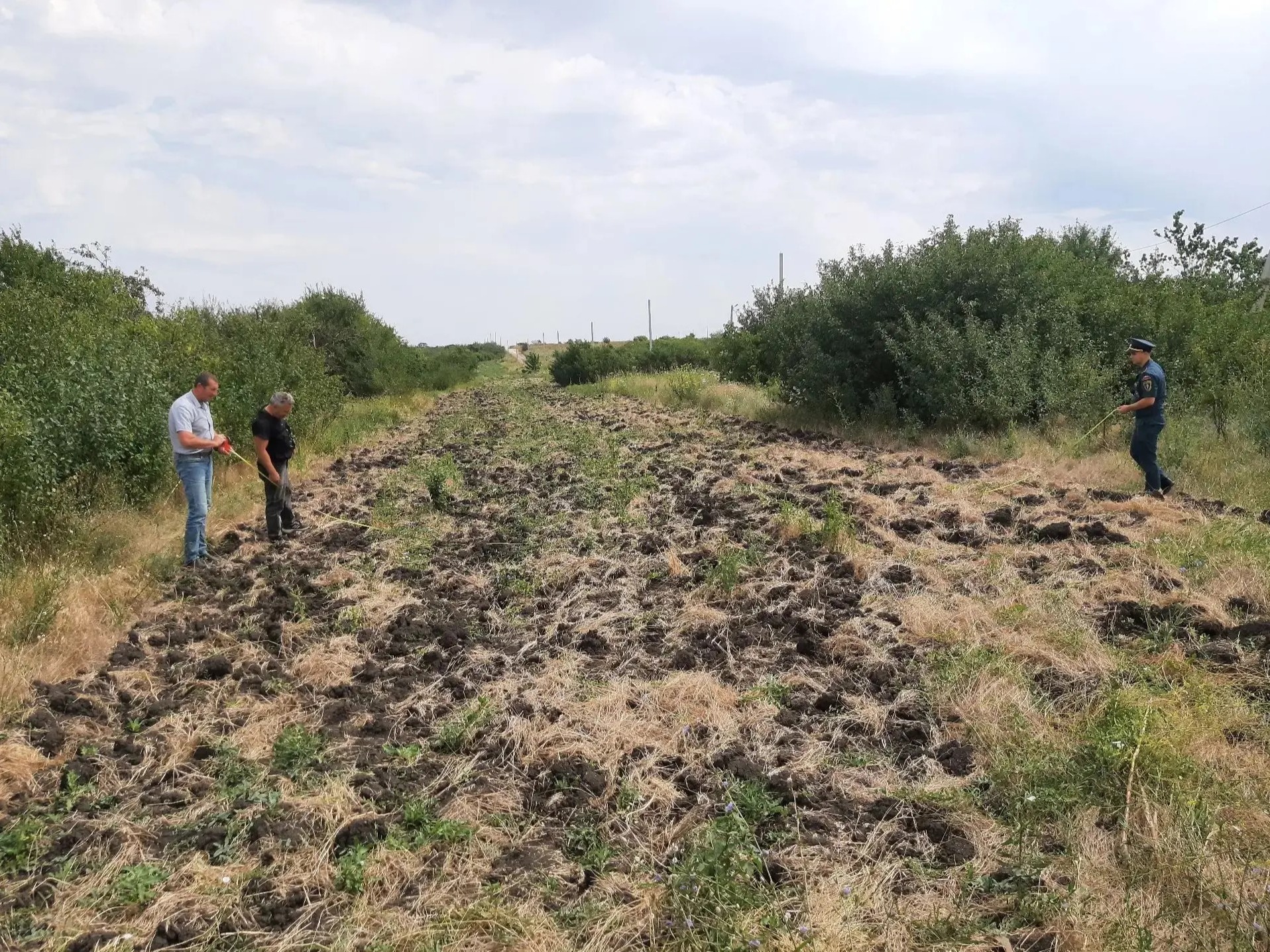На более 90 км территорий в Ставрополе провели второй этап противопожарной опашки.