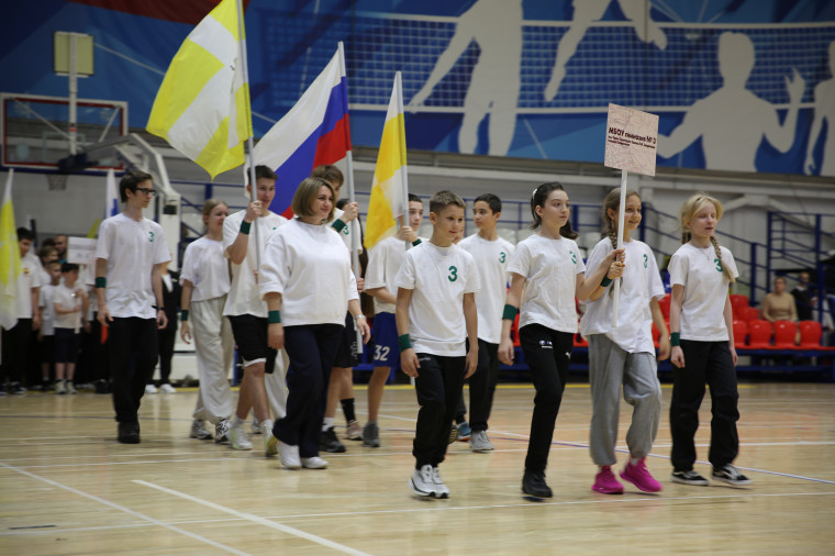 Иван Ульянченко наградил победителей спартакиады школьников Ставрополя.